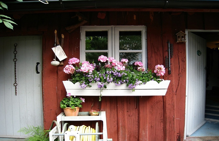8 superb benefits of window boxes